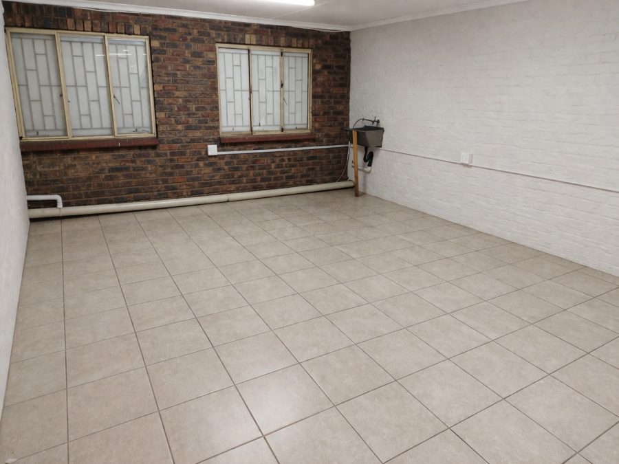 To Let Commercial Property for Rent in Hennopspark Gauteng