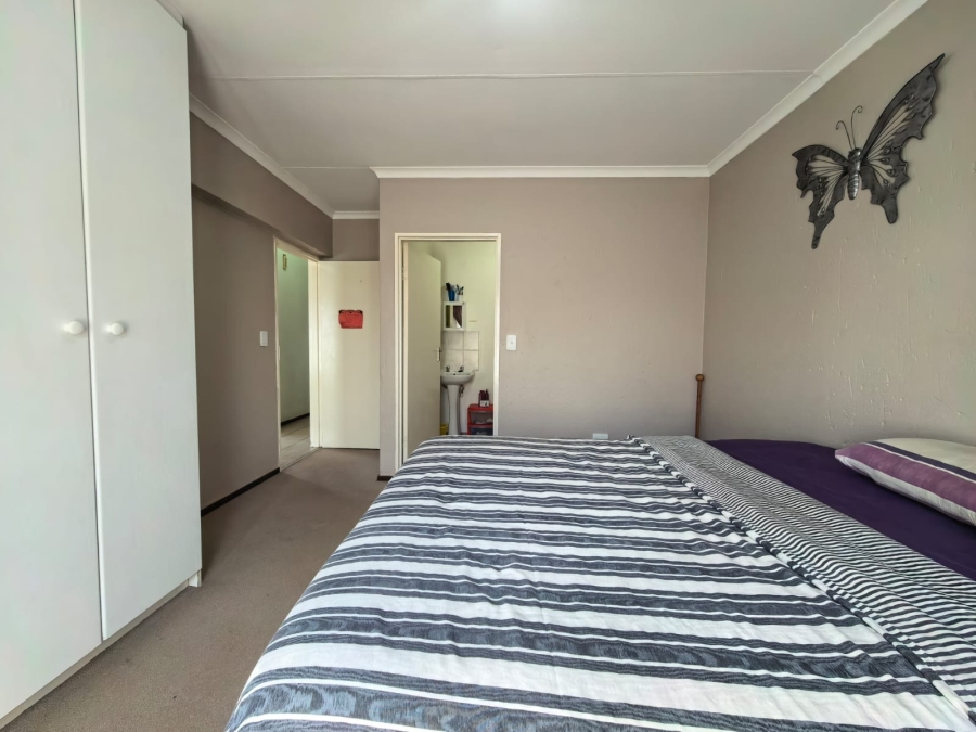 To Let 3 Bedroom Property for Rent in Brentwood Gauteng