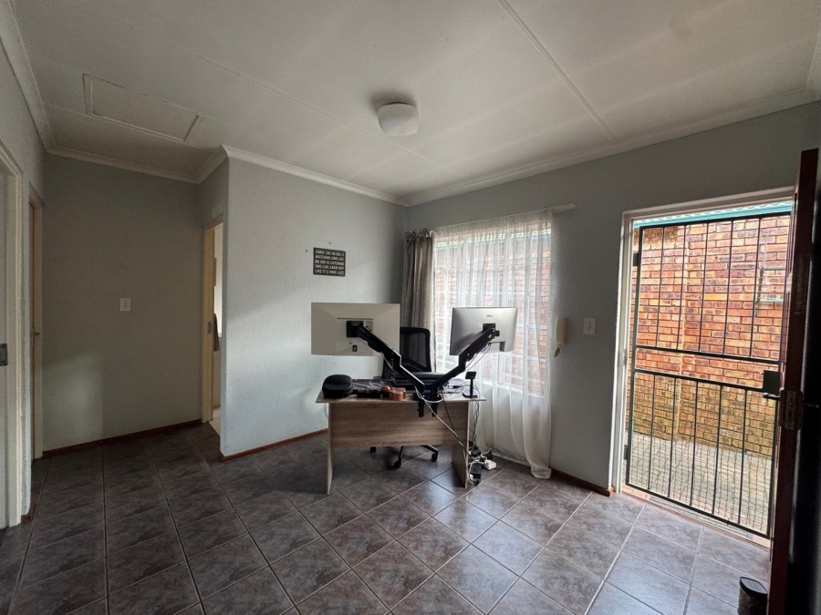 To Let 2 Bedroom Property for Rent in Hennopspark Gauteng