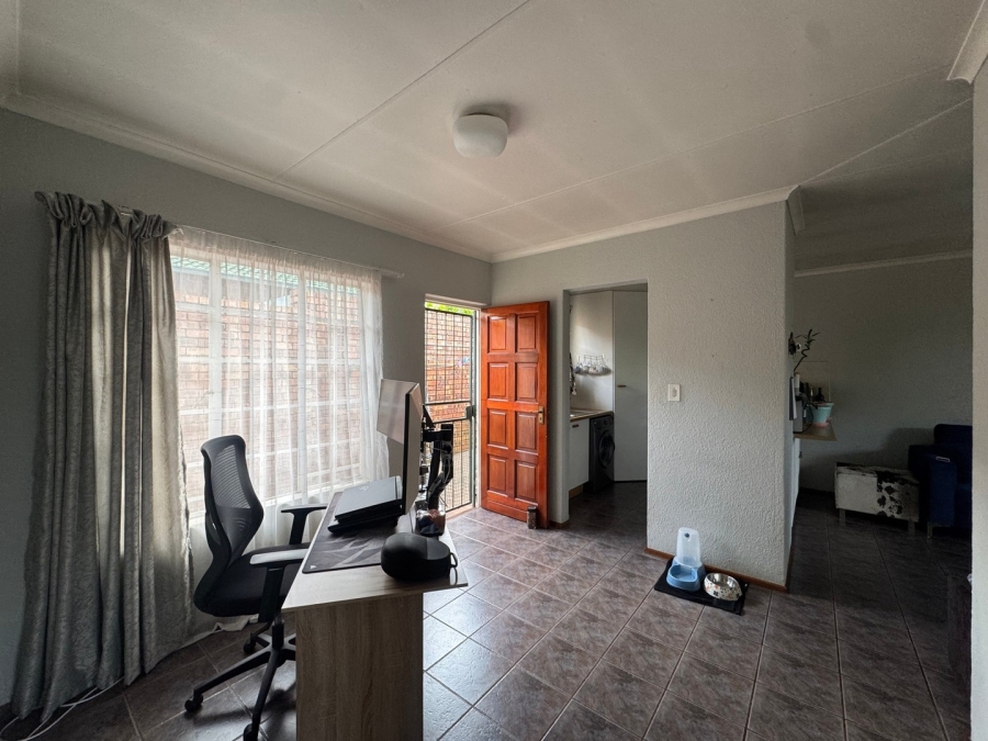 To Let 2 Bedroom Property for Rent in Hennopspark Gauteng