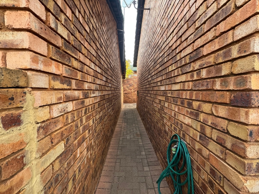 To Let 2 Bedroom Property for Rent in Hennopspark Gauteng