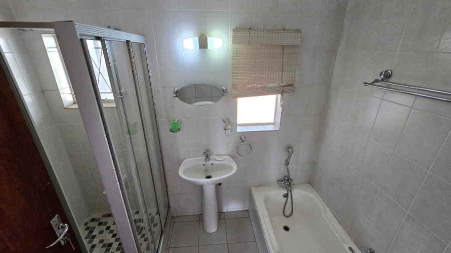 To Let 4 Bedroom Property for Rent in Eldoraigne Gauteng