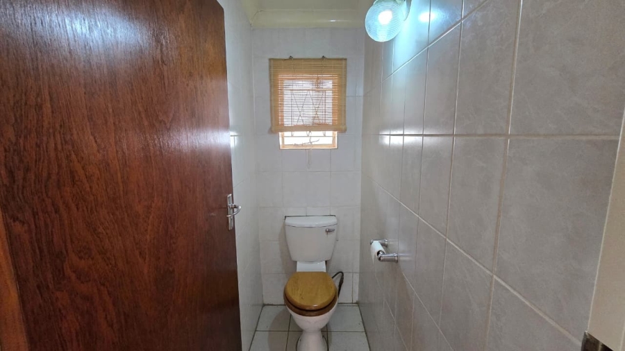 To Let 4 Bedroom Property for Rent in Eldoraigne Gauteng
