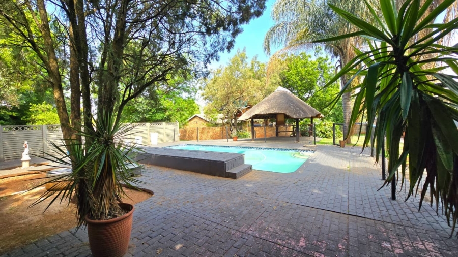 To Let 4 Bedroom Property for Rent in Eldoraigne Gauteng
