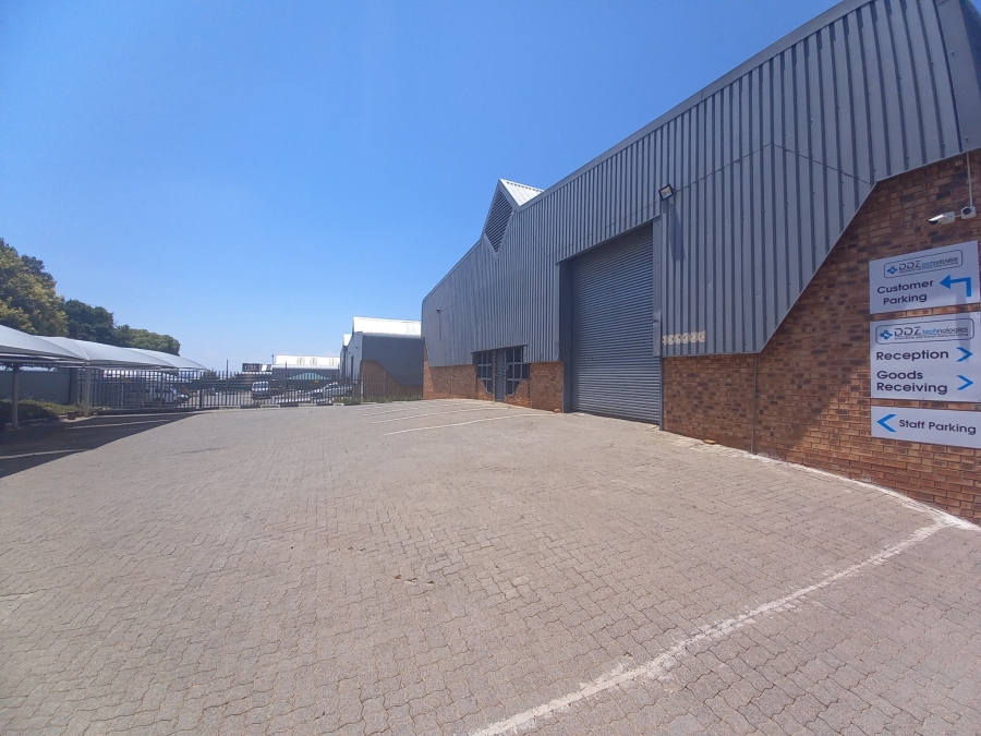 To Let Commercial Property for Rent in Rooihuiskraal Gauteng