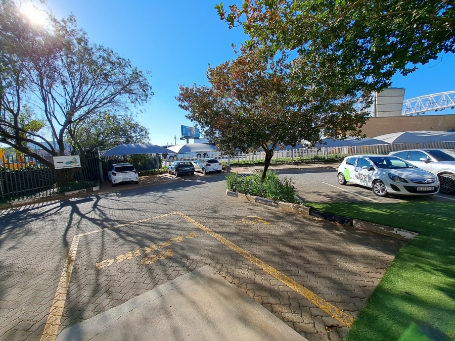 To Let Commercial Property for Rent in Rooihuiskraal Gauteng