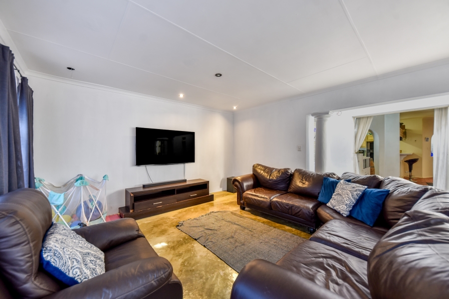 3 Bedroom Property for Sale in Garsfontein Gauteng