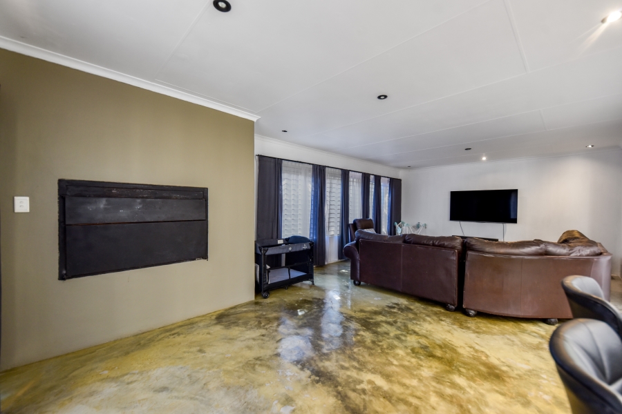 3 Bedroom Property for Sale in Garsfontein Gauteng