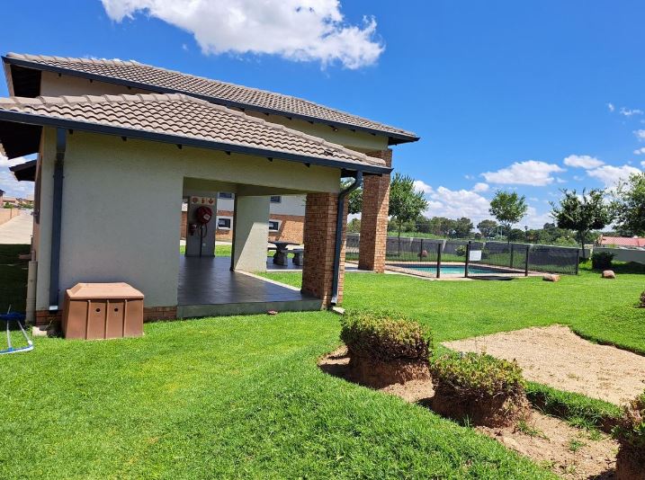 2 Bedroom Property for Sale in Noordwyk Gauteng