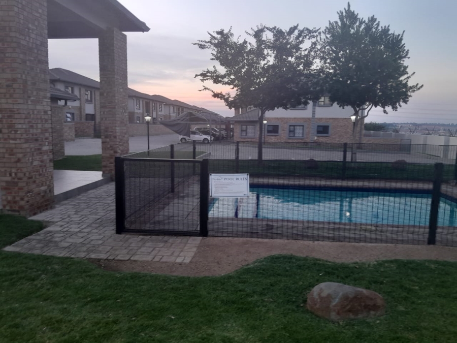2 Bedroom Property for Sale in Noordwyk Gauteng