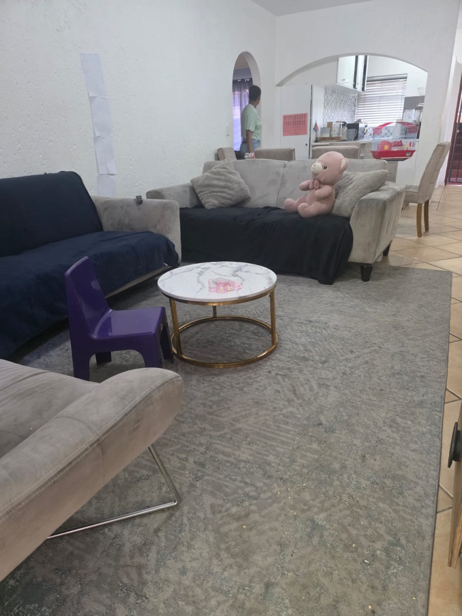 To Let 2 Bedroom Property for Rent in Lonehill Gauteng