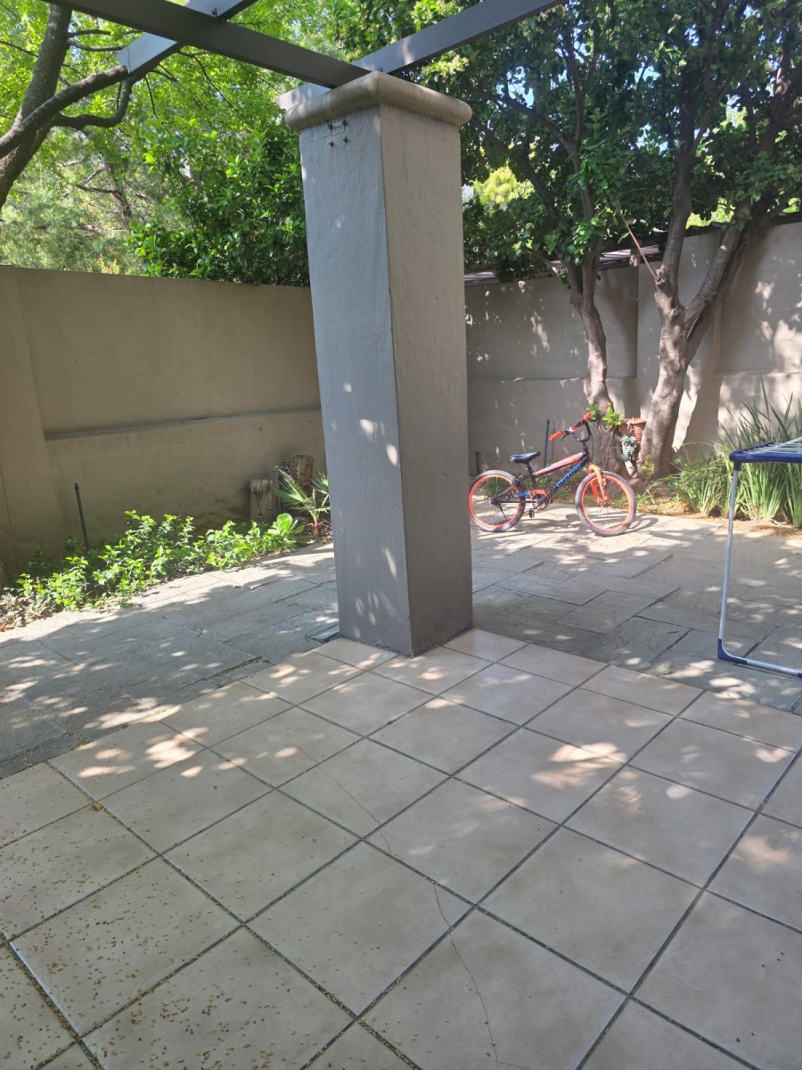 To Let 2 Bedroom Property for Rent in Lonehill Gauteng