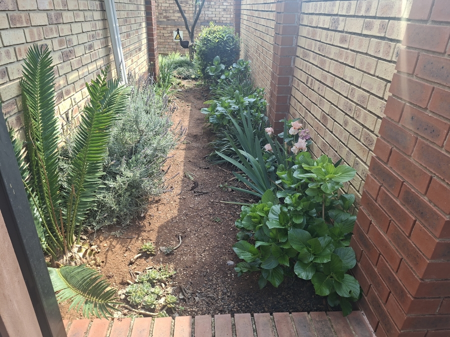 2 Bedroom Property for Sale in Equestria Gauteng