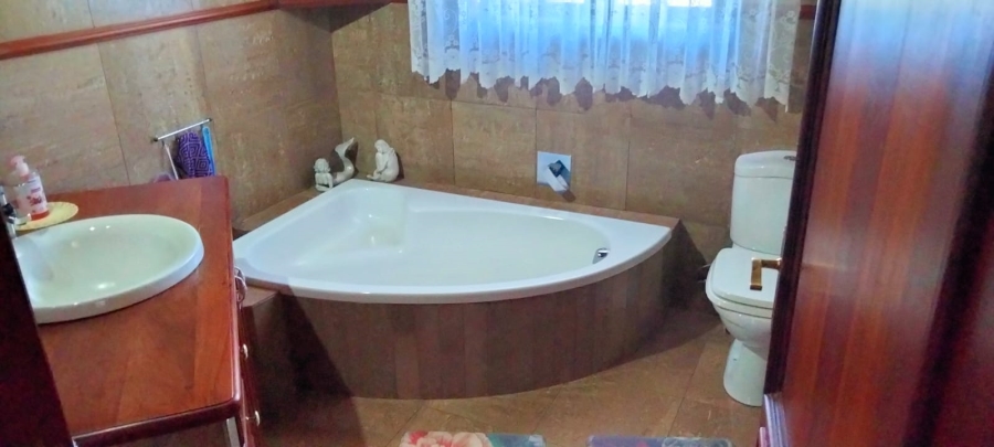 9 Bedroom Property for Sale in Hekpoort Gauteng