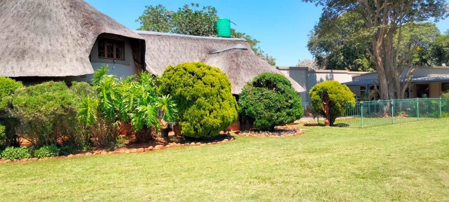 9 Bedroom Property for Sale in Hekpoort Gauteng