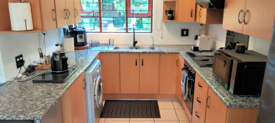 9 Bedroom Property for Sale in Hekpoort Gauteng
