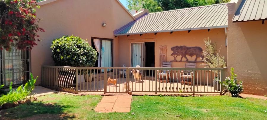 9 Bedroom Property for Sale in Hekpoort Gauteng