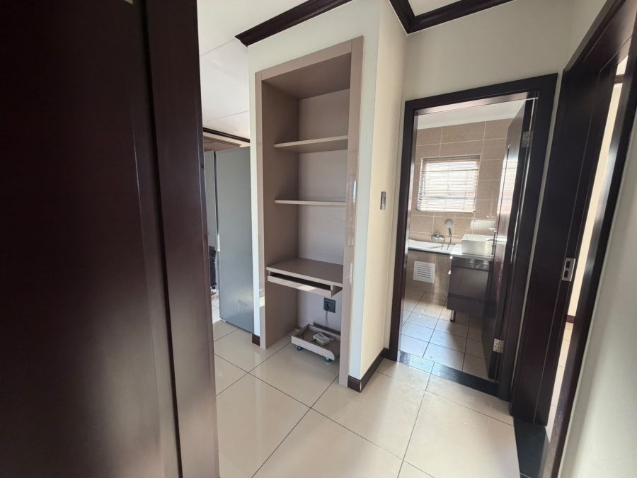 To Let 2 Bedroom Property for Rent in Blue Hills Gauteng