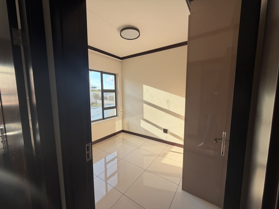 To Let 2 Bedroom Property for Rent in Blue Hills Gauteng