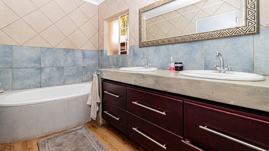 4 Bedroom Property for Sale in Garsfontein Gauteng