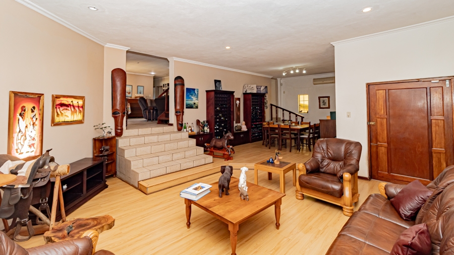 4 Bedroom Property for Sale in Garsfontein Gauteng
