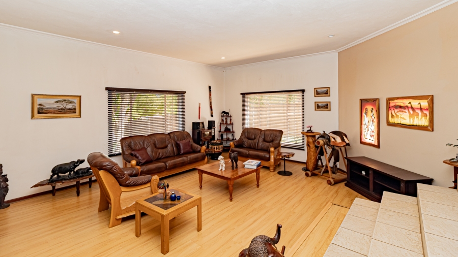 4 Bedroom Property for Sale in Garsfontein Gauteng