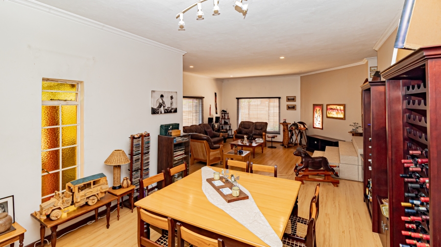 4 Bedroom Property for Sale in Garsfontein Gauteng