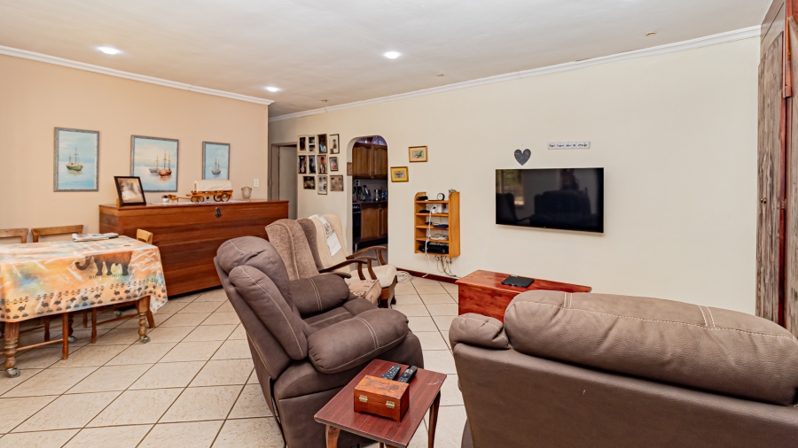 4 Bedroom Property for Sale in Garsfontein Gauteng