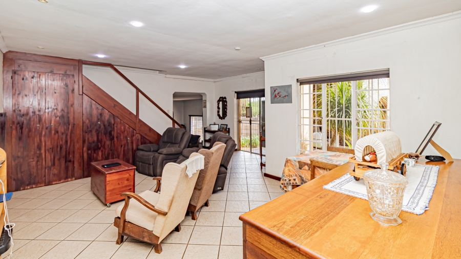 4 Bedroom Property for Sale in Garsfontein Gauteng