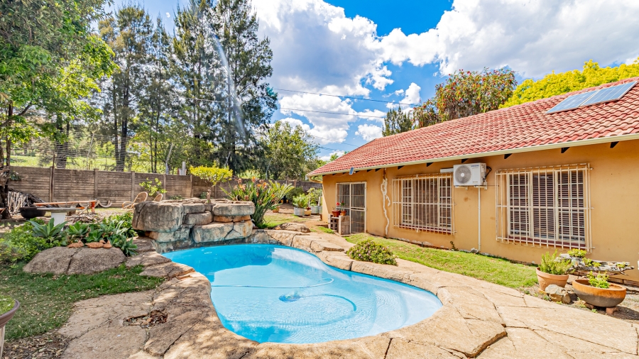 4 Bedroom Property for Sale in Garsfontein Gauteng
