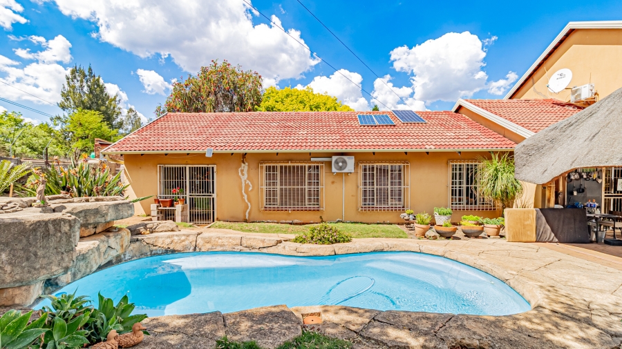 4 Bedroom Property for Sale in Garsfontein Gauteng
