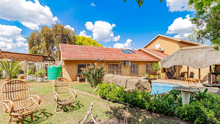 4 Bedroom Property for Sale in Garsfontein Gauteng