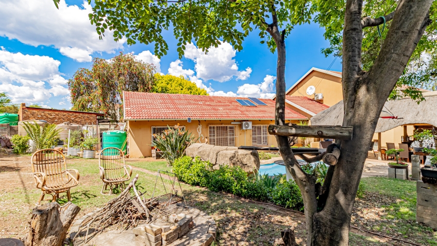 4 Bedroom Property for Sale in Garsfontein Gauteng