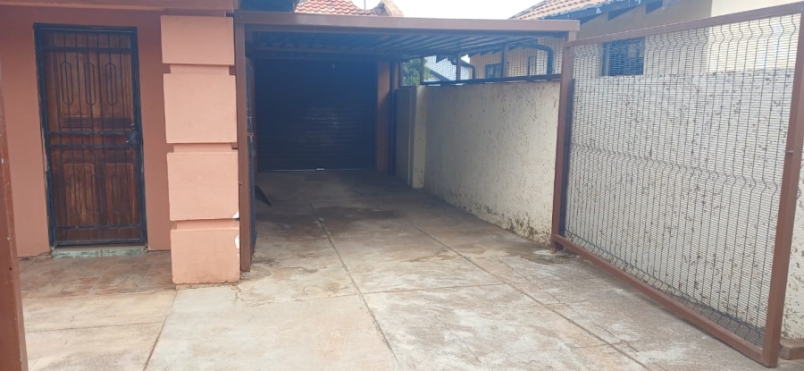 3 Bedroom Property for Sale in Soshanguve WW Gauteng