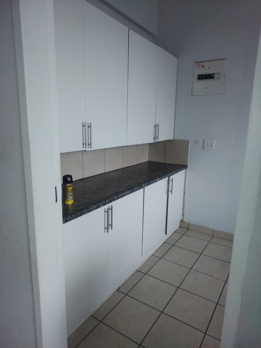 To Let 2 Bedroom Property for Rent in Florida Gauteng