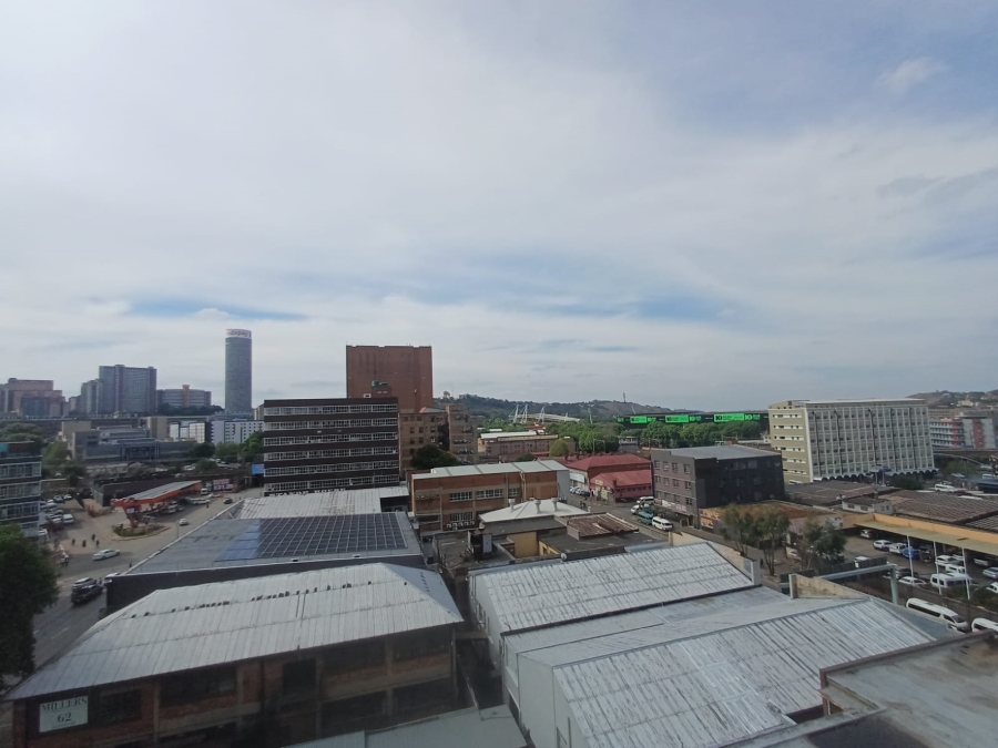 To Let 1 Bedroom Property for Rent in New Doornfontein Gauteng