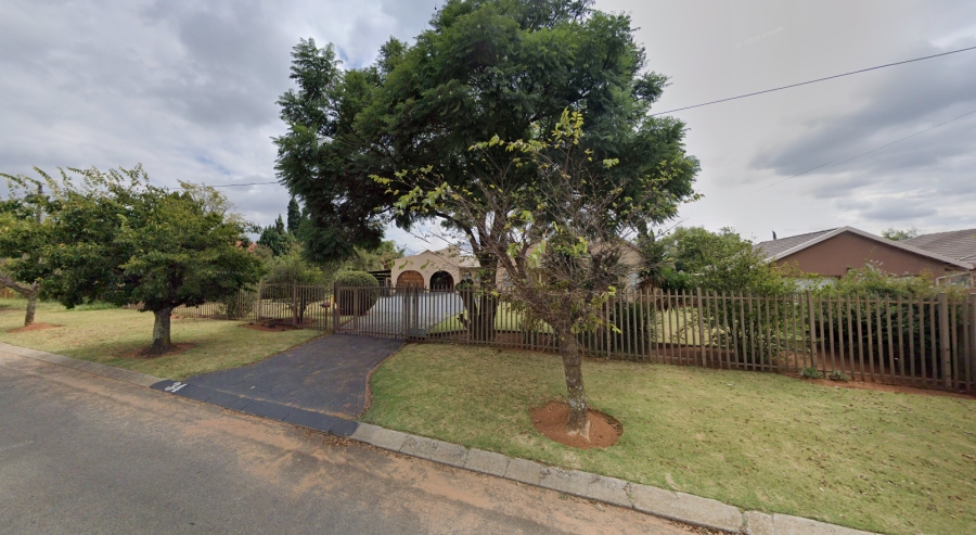 4 Bedroom Property for Sale in Helikonpark Gauteng