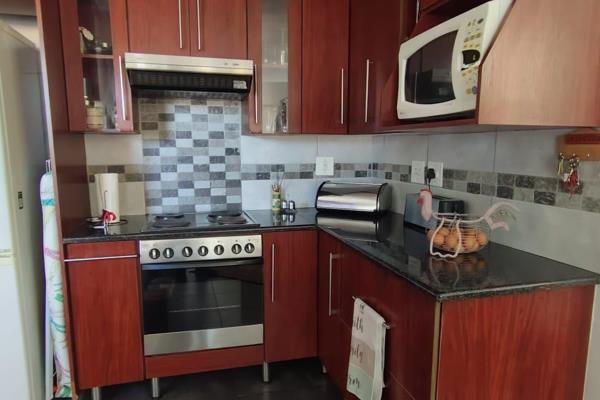 4 Bedroom Property for Sale in Helikonpark Gauteng