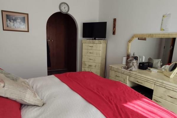 4 Bedroom Property for Sale in Helikonpark Gauteng