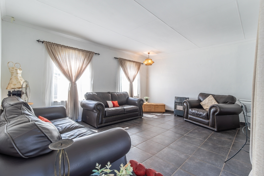 4 Bedroom Property for Sale in Helikonpark Gauteng