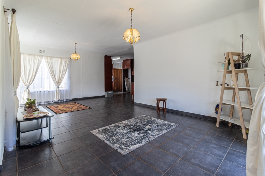 4 Bedroom Property for Sale in Helikonpark Gauteng