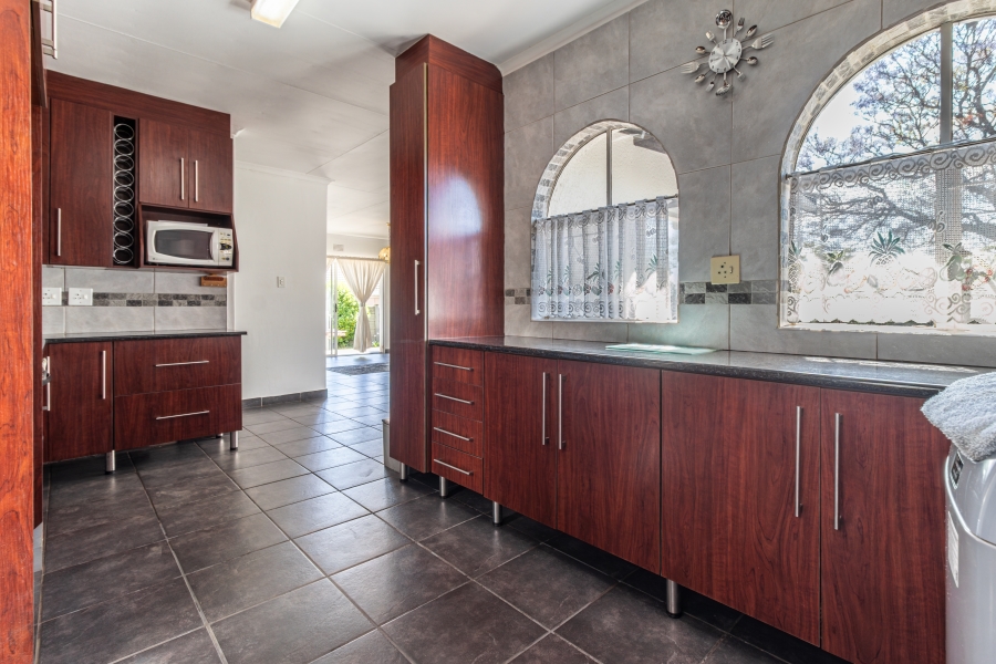 4 Bedroom Property for Sale in Helikonpark Gauteng