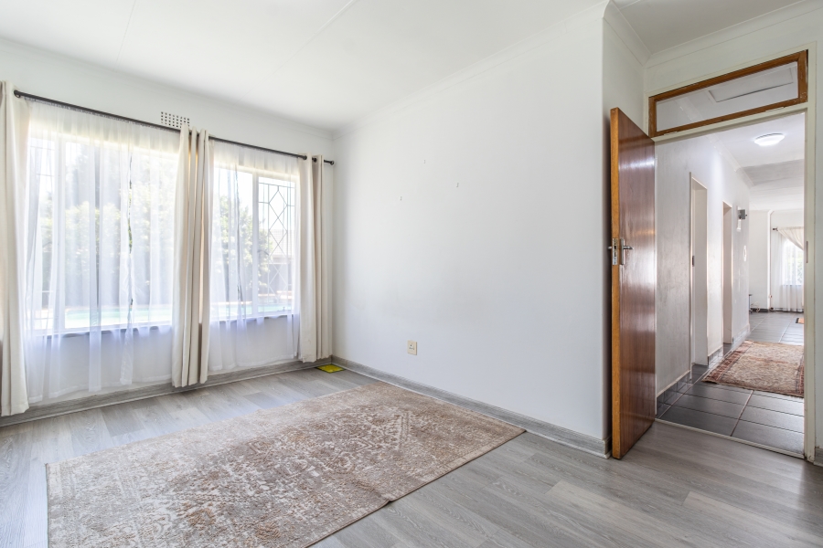 4 Bedroom Property for Sale in Helikonpark Gauteng
