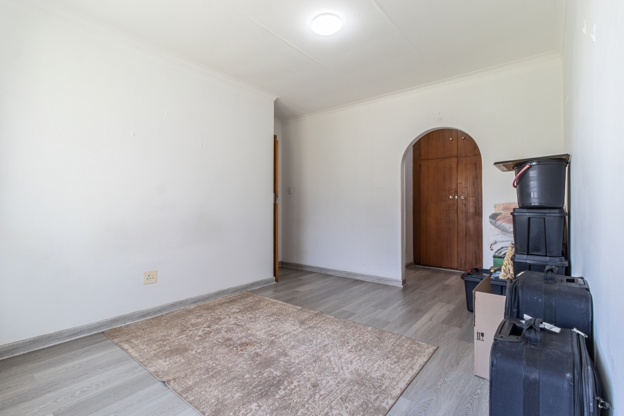 4 Bedroom Property for Sale in Helikonpark Gauteng