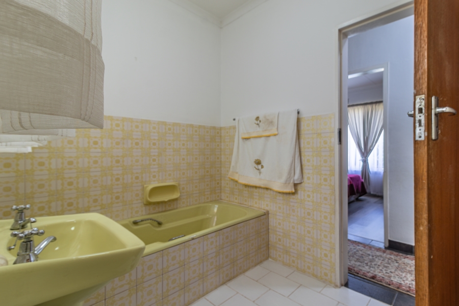 4 Bedroom Property for Sale in Helikonpark Gauteng