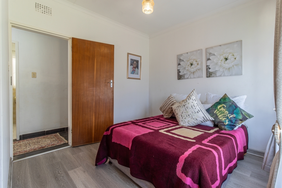 4 Bedroom Property for Sale in Helikonpark Gauteng