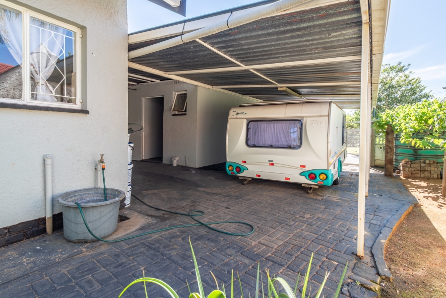 4 Bedroom Property for Sale in Helikonpark Gauteng