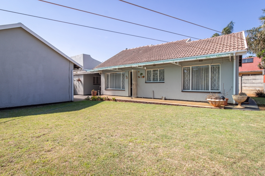 4 Bedroom Property for Sale in Helikonpark Gauteng
