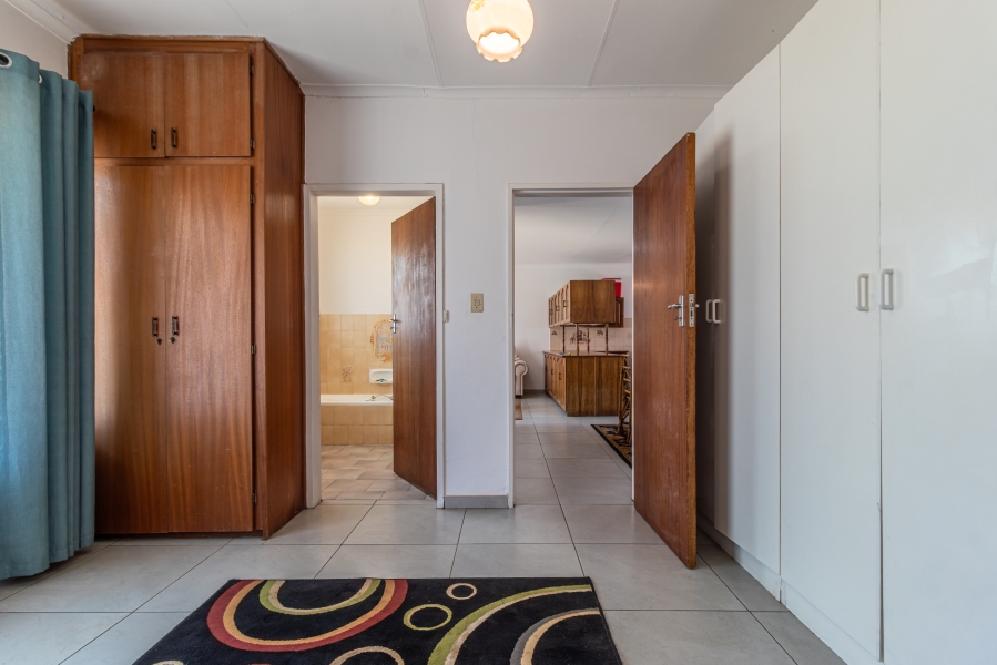 4 Bedroom Property for Sale in Helikonpark Gauteng