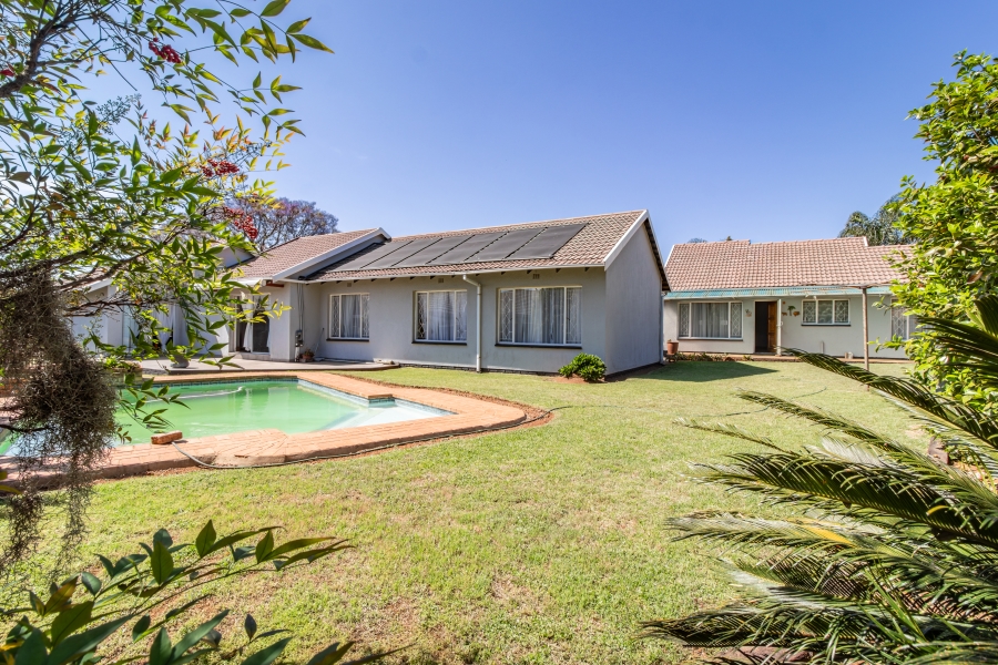 4 Bedroom Property for Sale in Helikonpark Gauteng